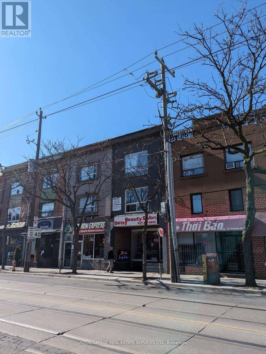 Toronto (dufferin Grove), ON M6H1B6,1116 COLLEGE STREET