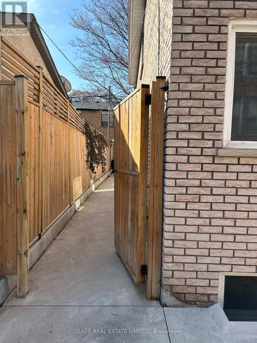 Toronto (trinity-bellwoods), ON M6J2K5,66 Manning AVE #Bsmt