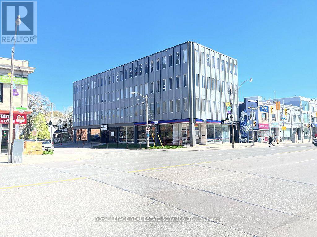 Toronto (lawrence Park North), ON M4N2M1,3335 Yonge ST #201