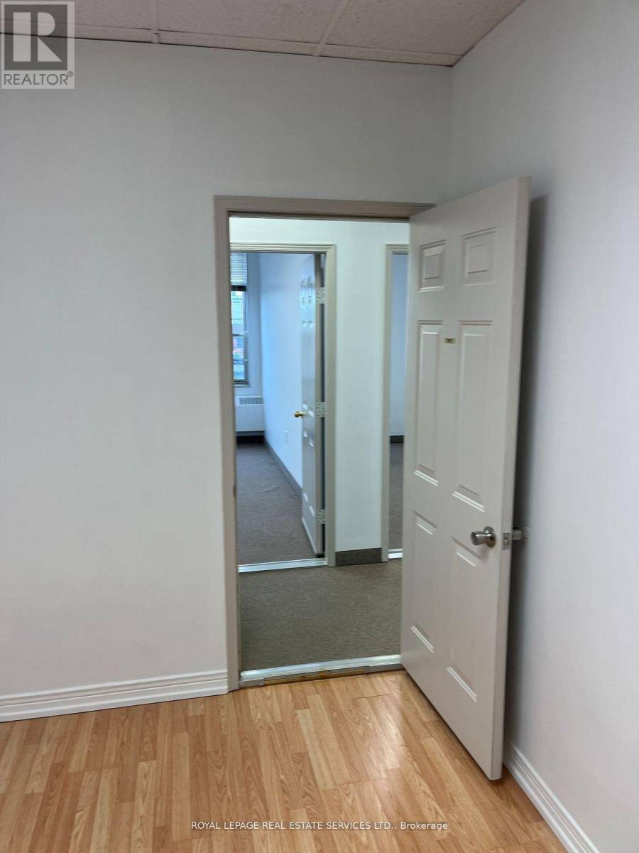 Toronto (lawrence Park North), ON M4N2M1,3335 Yonge ST #404