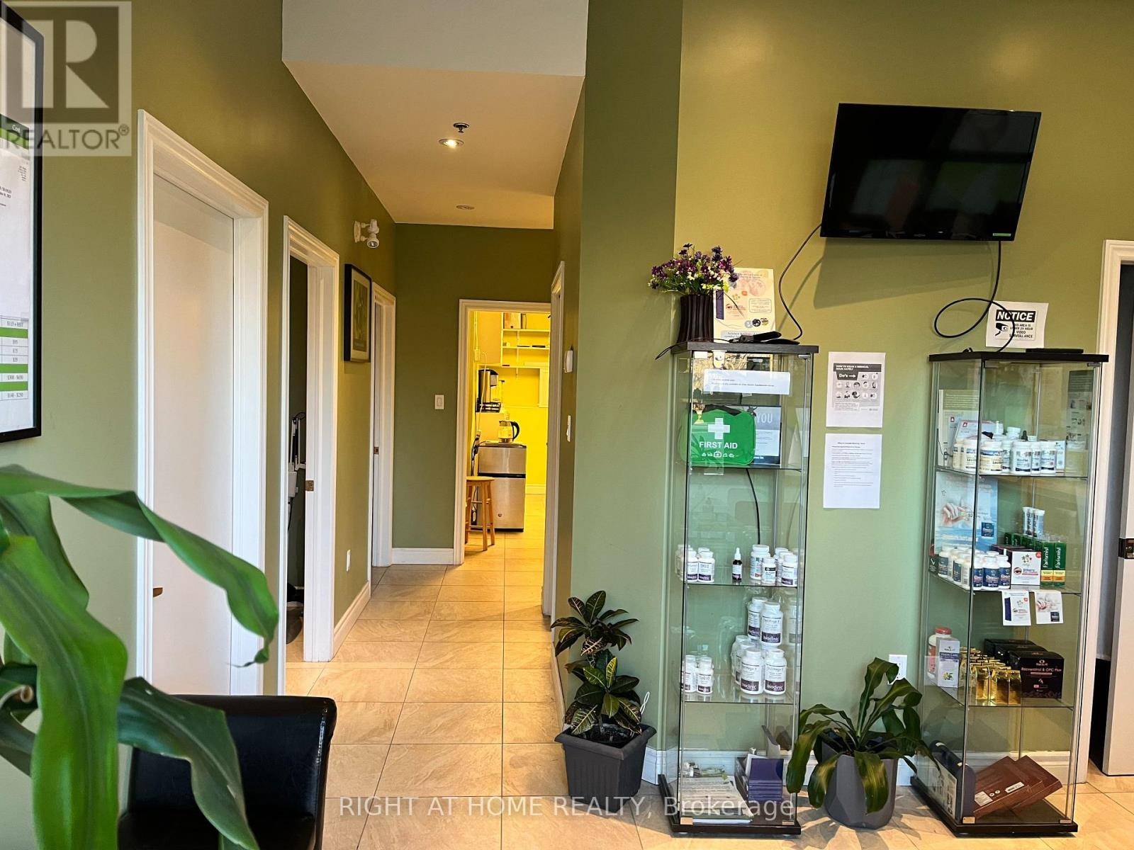 Toronto (henry Farm), ON M2J1W6,2021 SHEPPARD AVENUE E
