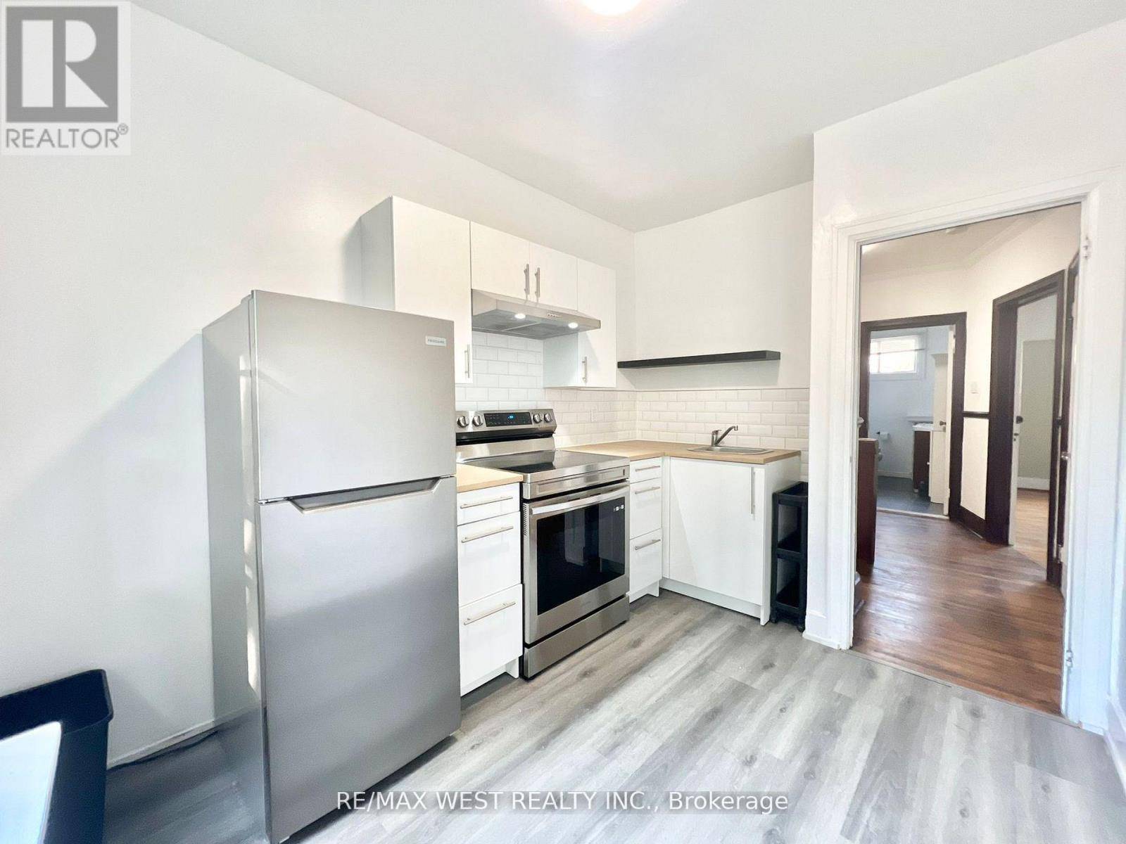 Toronto (trinity-bellwoods), ON M6J2G6,194 Markham ST #2nd Fl