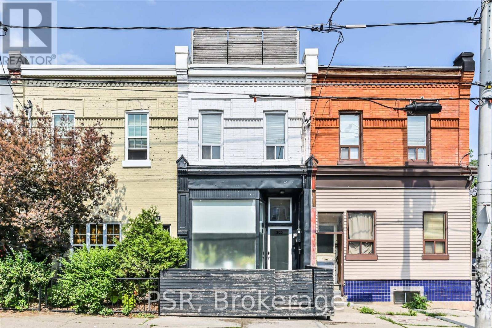 Toronto (little Portugal), ON M6K2L8,205 BROCK AVENUE