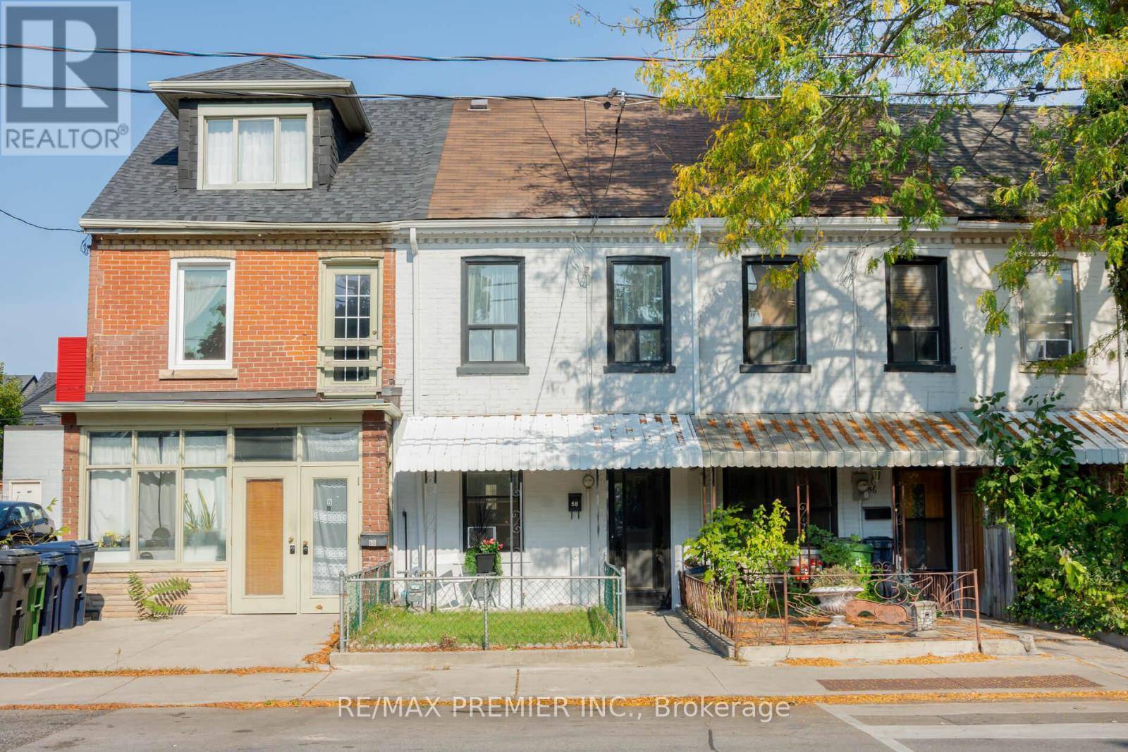 Toronto (trinity-bellwoods), ON M6J2B2,58 MANSFIELD AVENUE