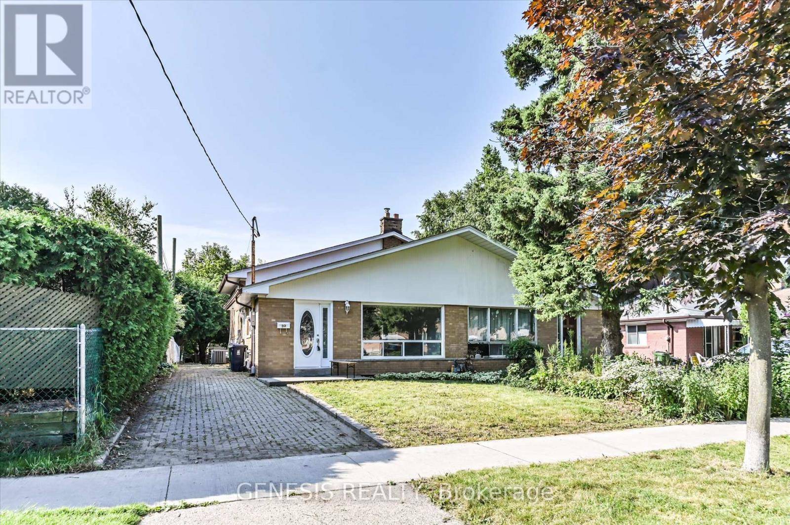 Toronto (willowdale West), ON M2N2C8,33 HOLCOLM ROAD