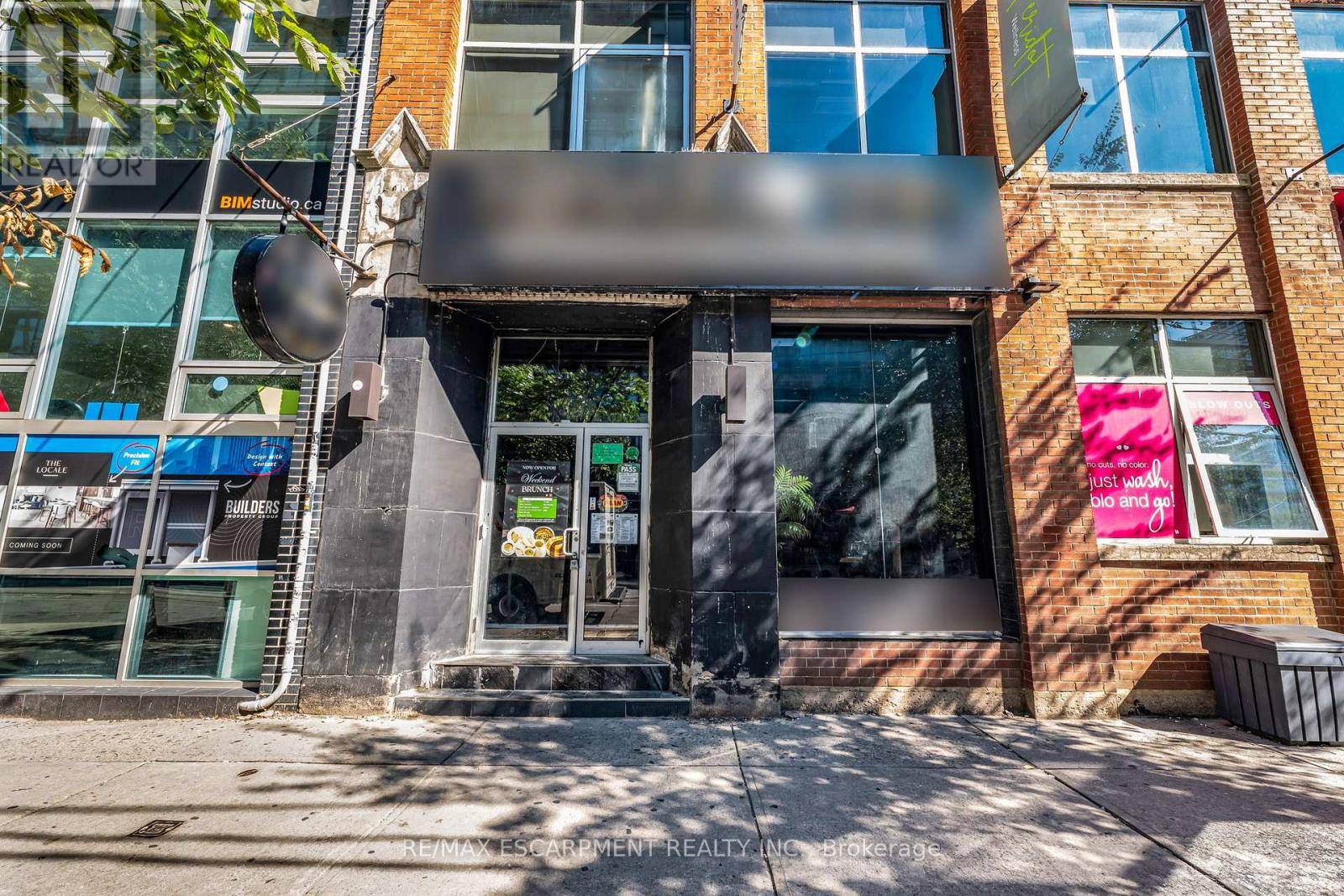 Toronto (waterfront Communities), ON M5V1M7,628 KING STREET W