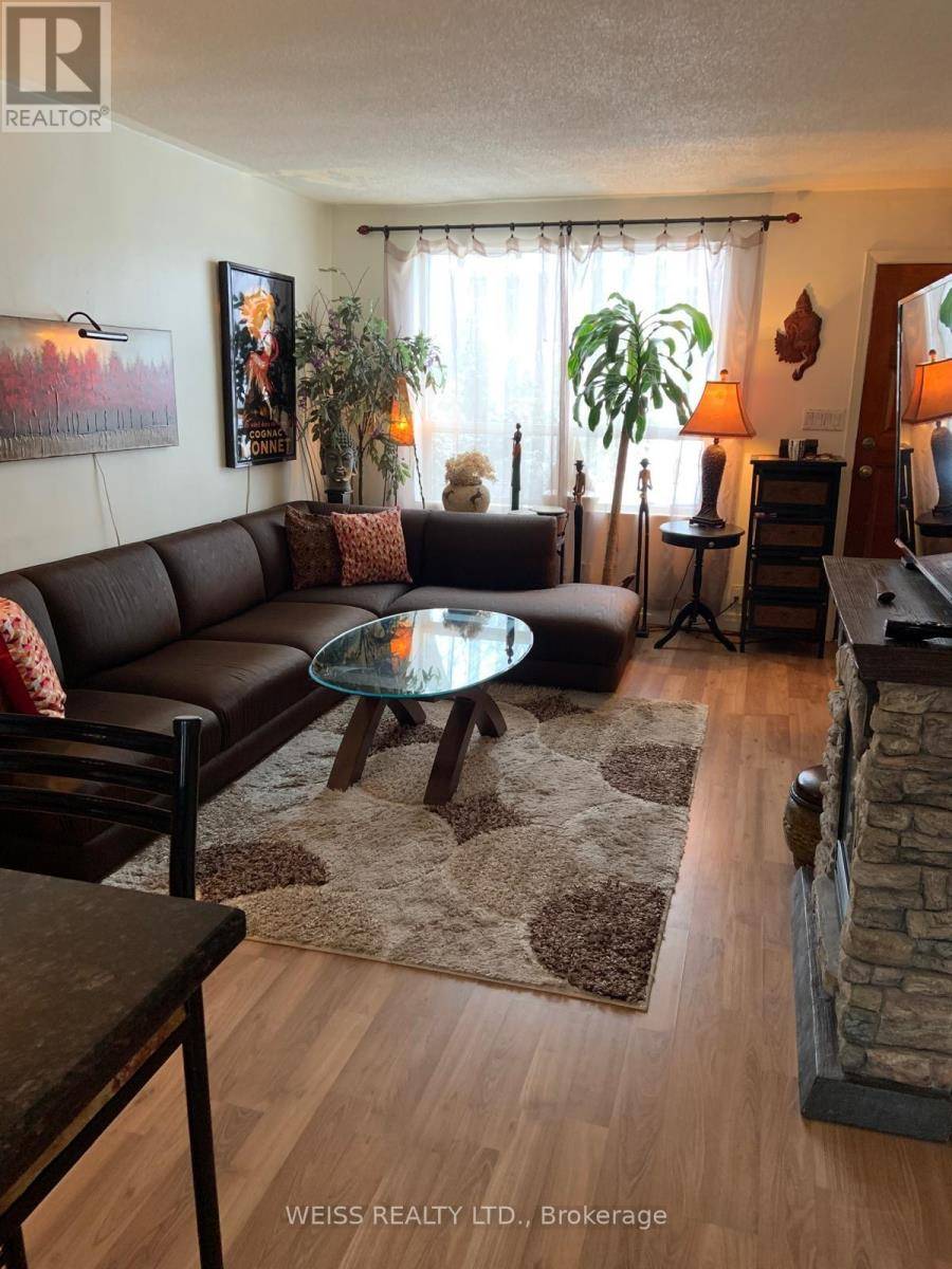 Toronto (englemount-lawrence), ON M6A2G1,3 KHEDIVE AVENUE