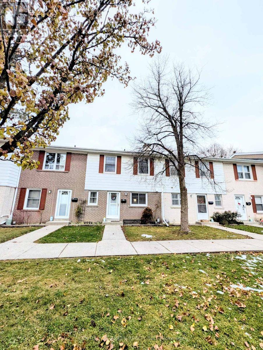 Toronto (newtonbrook West), ON M2R2S5,751 Steeles AVE West #58