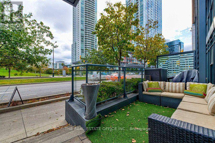 Toronto (waterfront Communities), ON M5V4A3,112 Fort York BLVD #G9