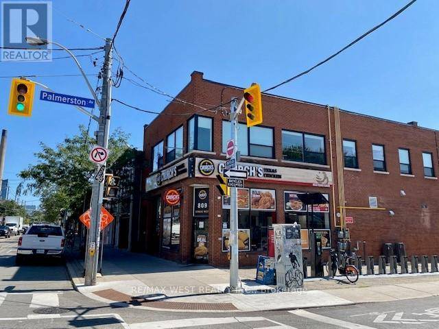 Toronto (trinity-bellwoods), ON M6J1V3,809 Dundas ST West #201