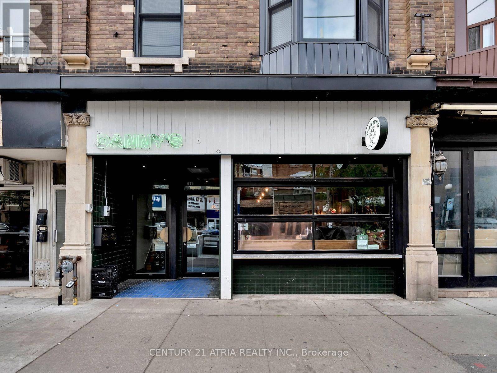 Toronto (palmerston-little Italy), ON M6G1B5,611 COLLEGE STREET