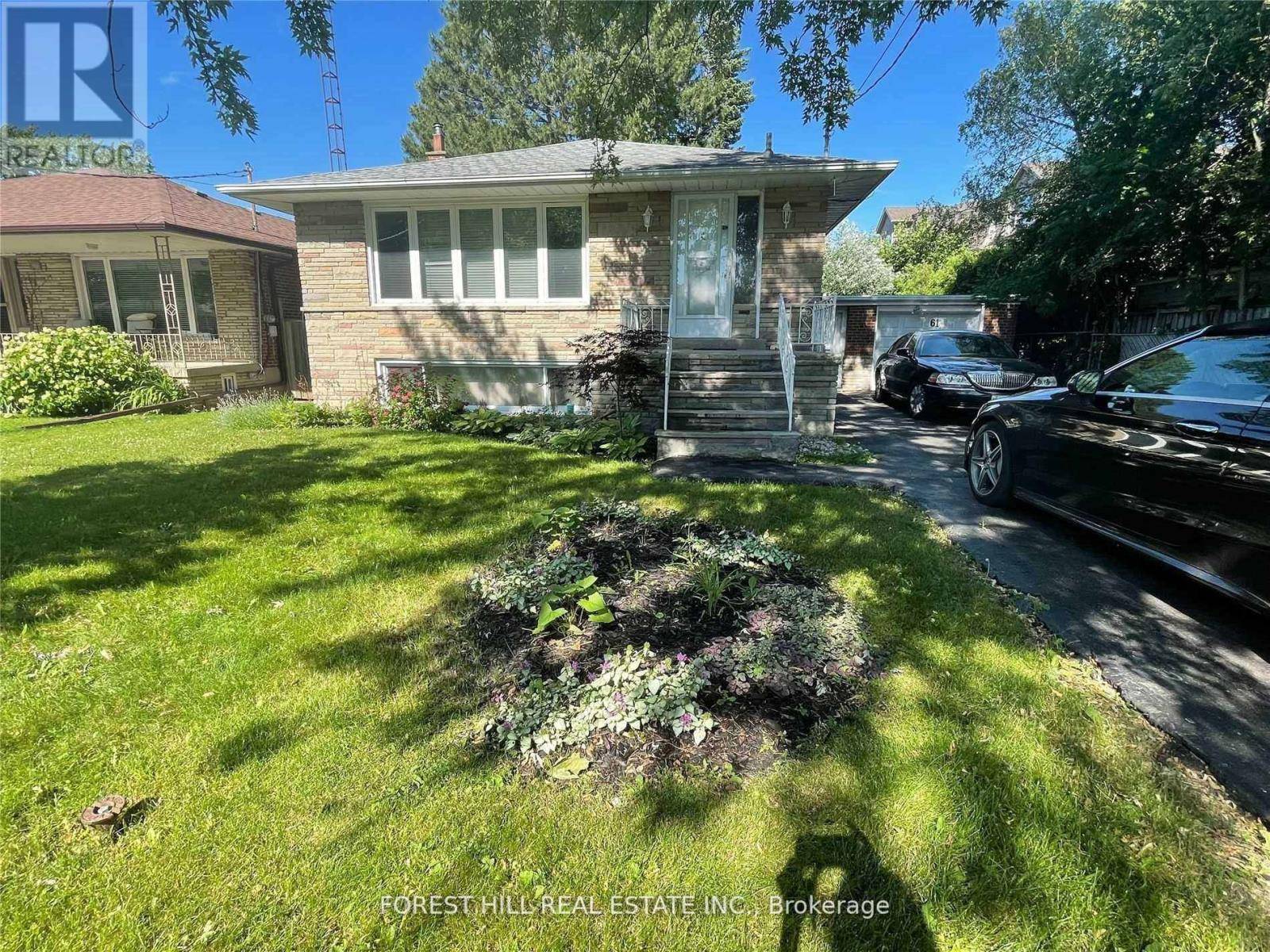 Toronto (bathurst Manor), ON M3H5A5,61 Bryant ST #Main