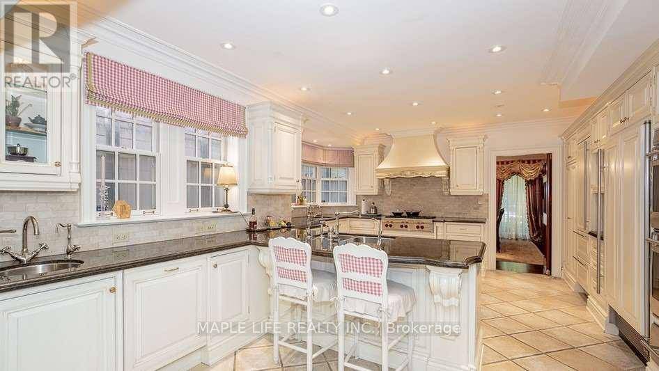 Toronto (forest Hill South), ON M5P1Z3,11 DEWBOURNE AVENUE