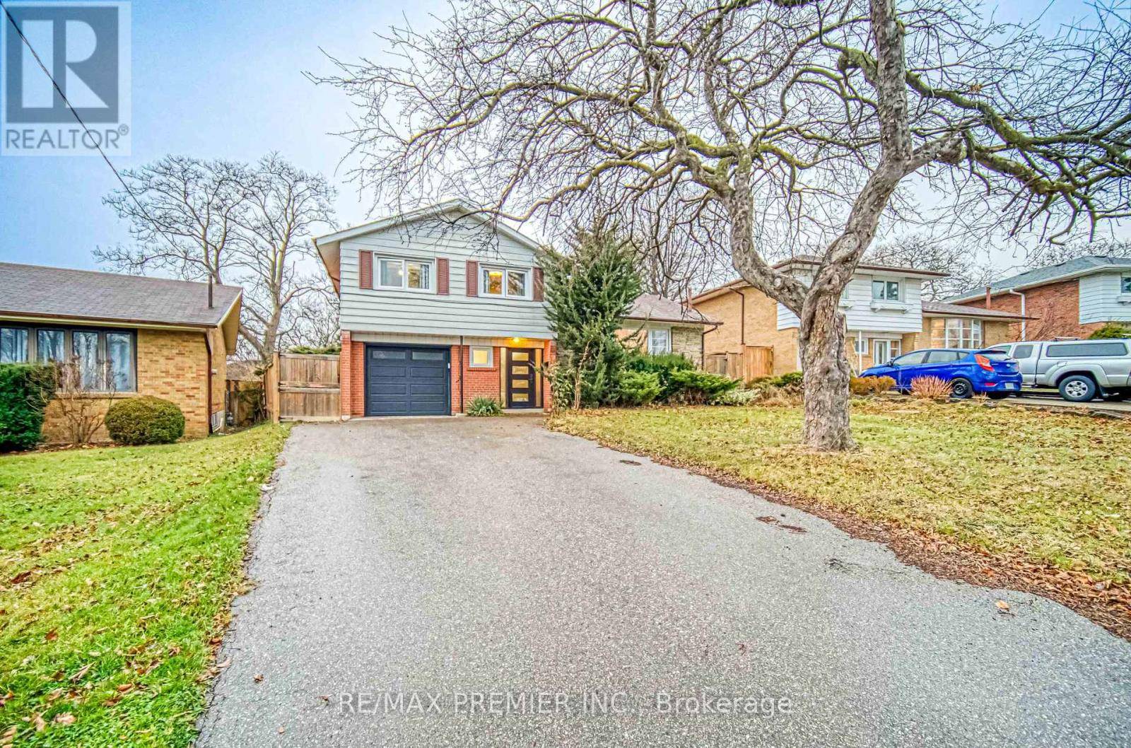 Toronto (victoria Village), ON M4A2H8,18 LANTANA COURT