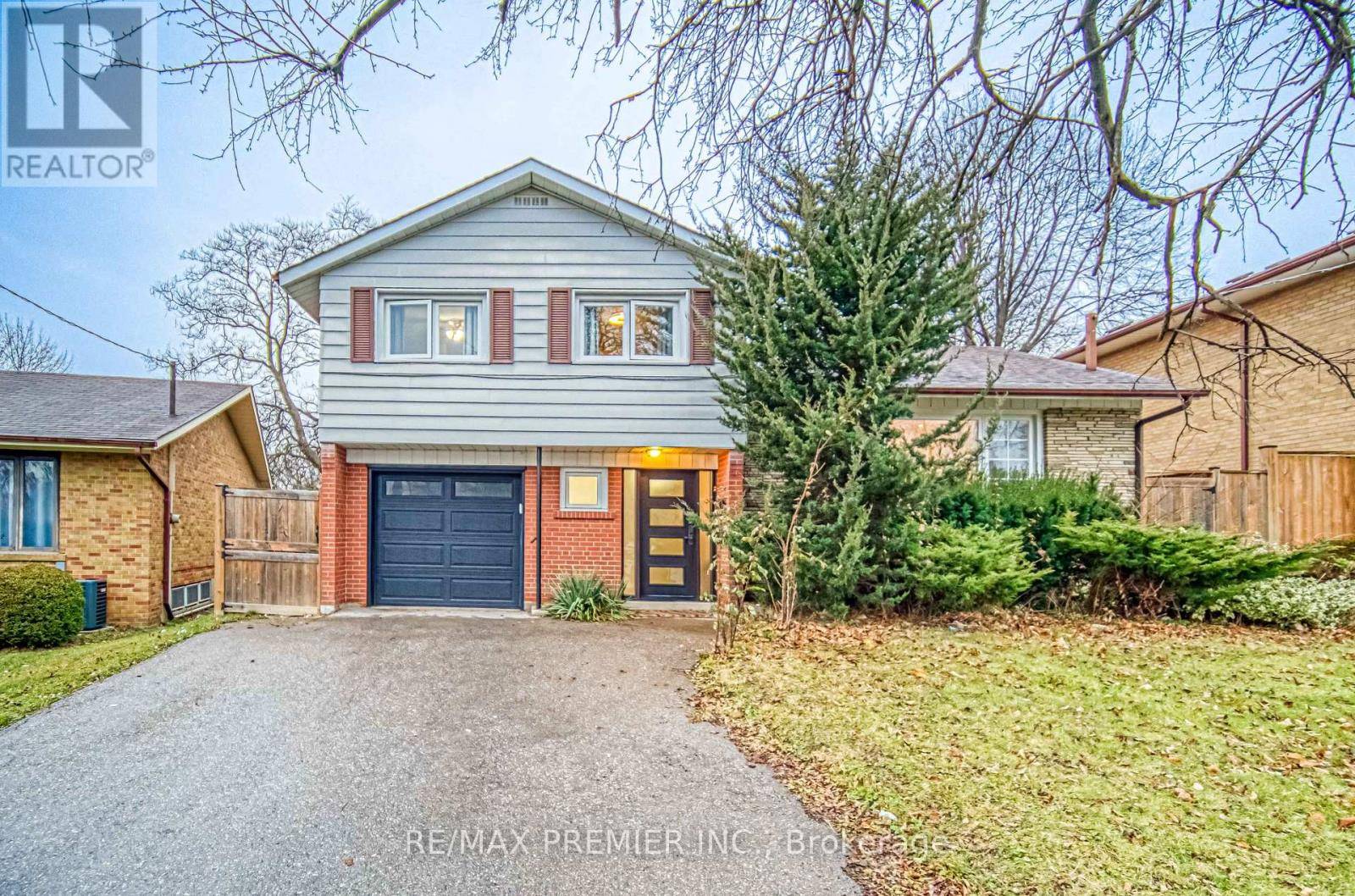 Toronto (victoria Village), ON M4A2H8,18 LANTANA COURT