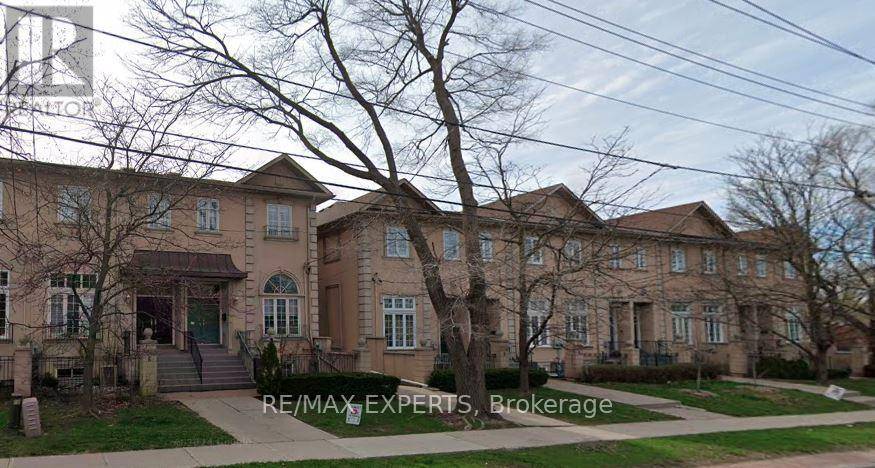 Toronto (willowdale East), ON M2M3R9,3348 Bayview AVE #P