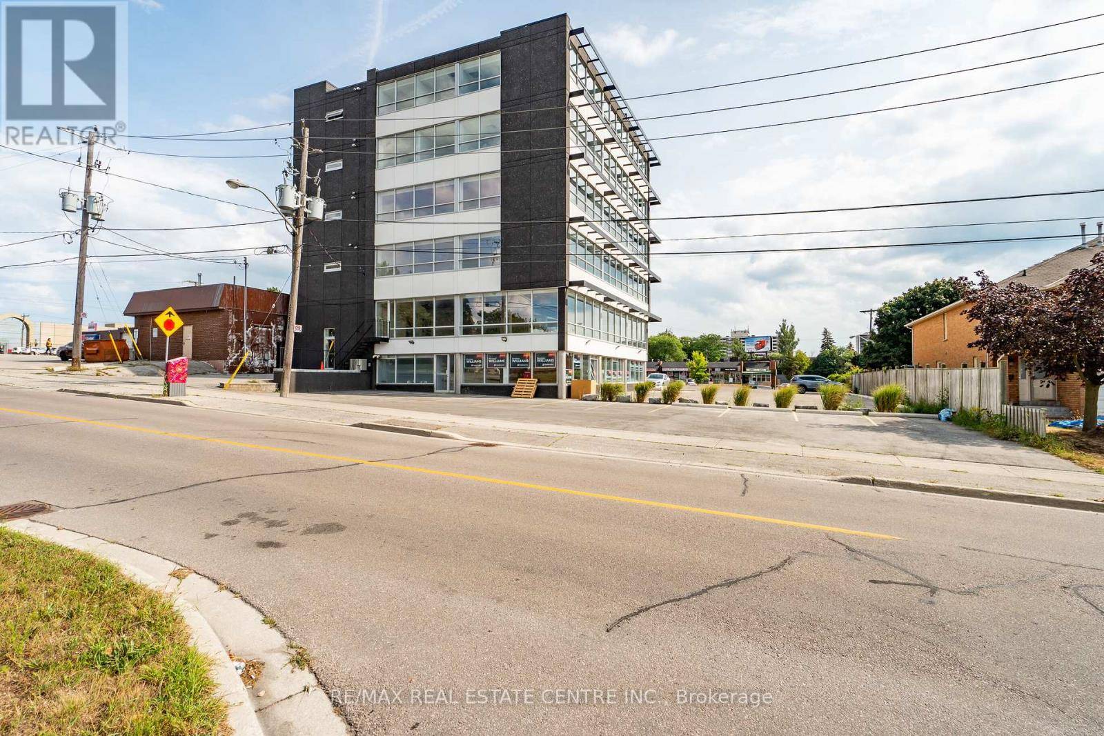 Toronto (victoria Village), ON M4A1W9,1880 O'connor DR #5th Flr