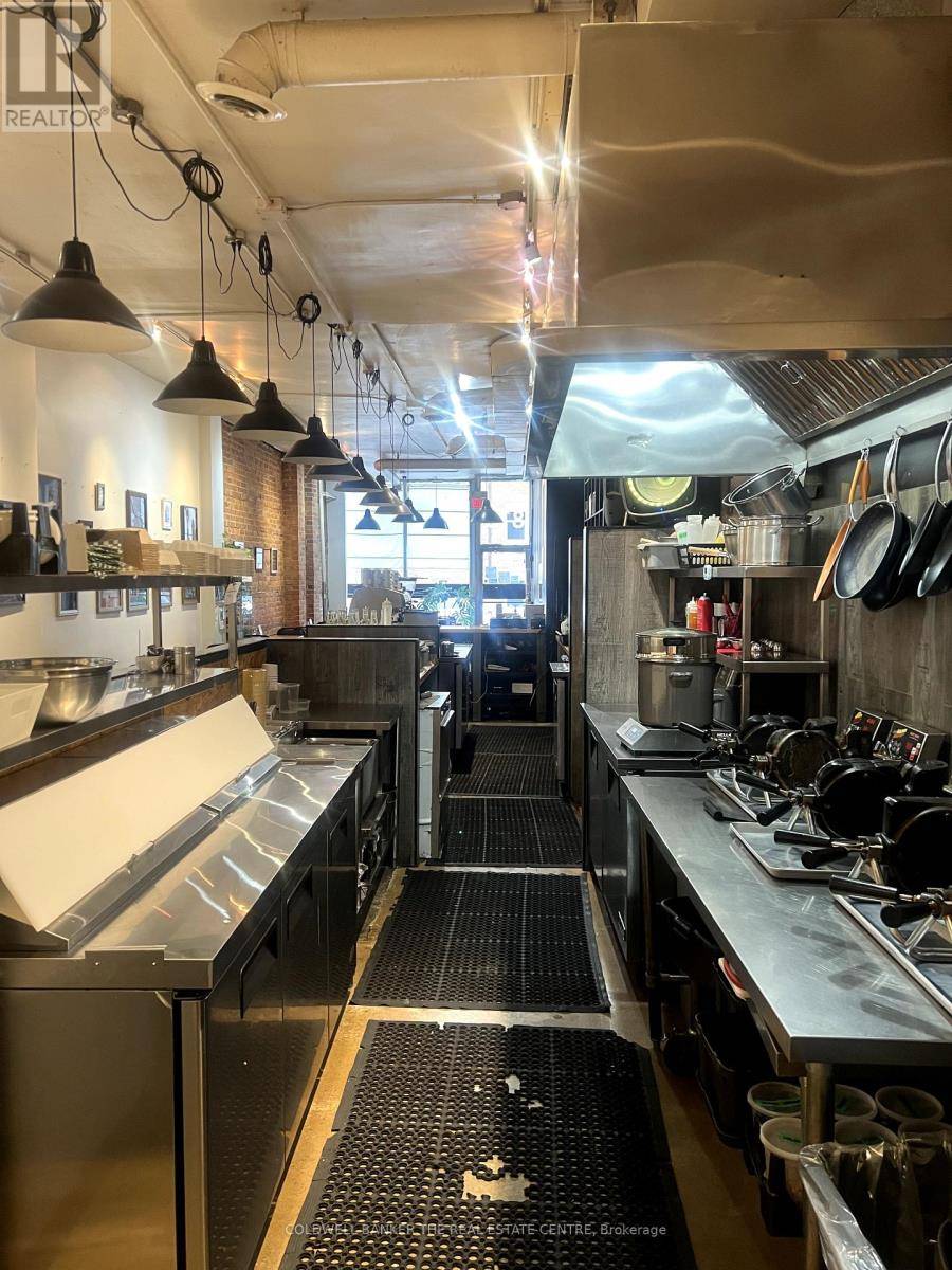 Toronto (palmerston-little Italy), ON M6E1A5,810 COLLEGE STREET