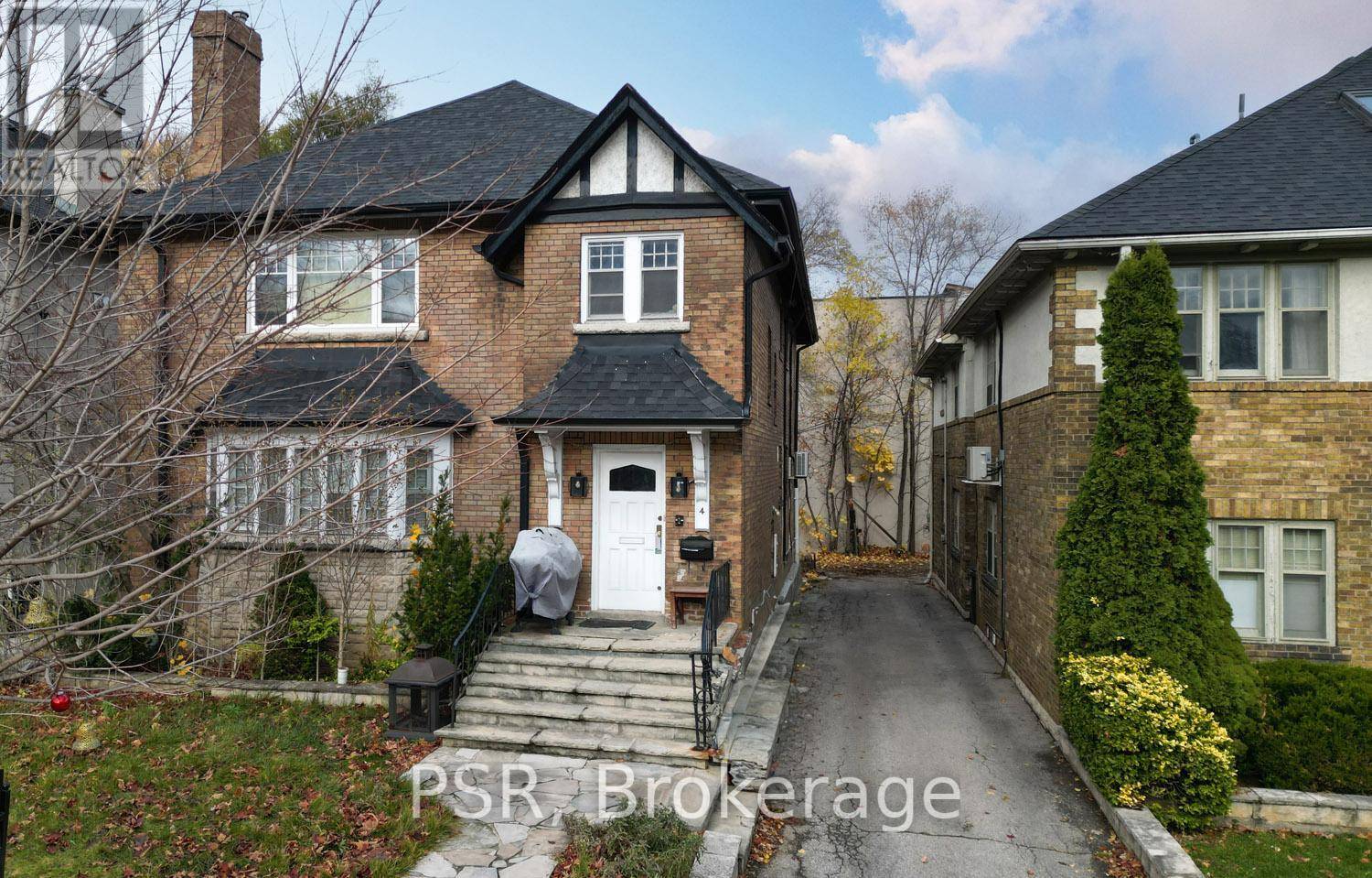 Toronto (forest Hill South), ON M5P1M2,4 HILLHOLM ROAD