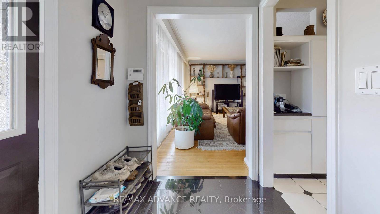Toronto (bayview Village), ON M2K1L1,15 FOXWARREN DRIVE