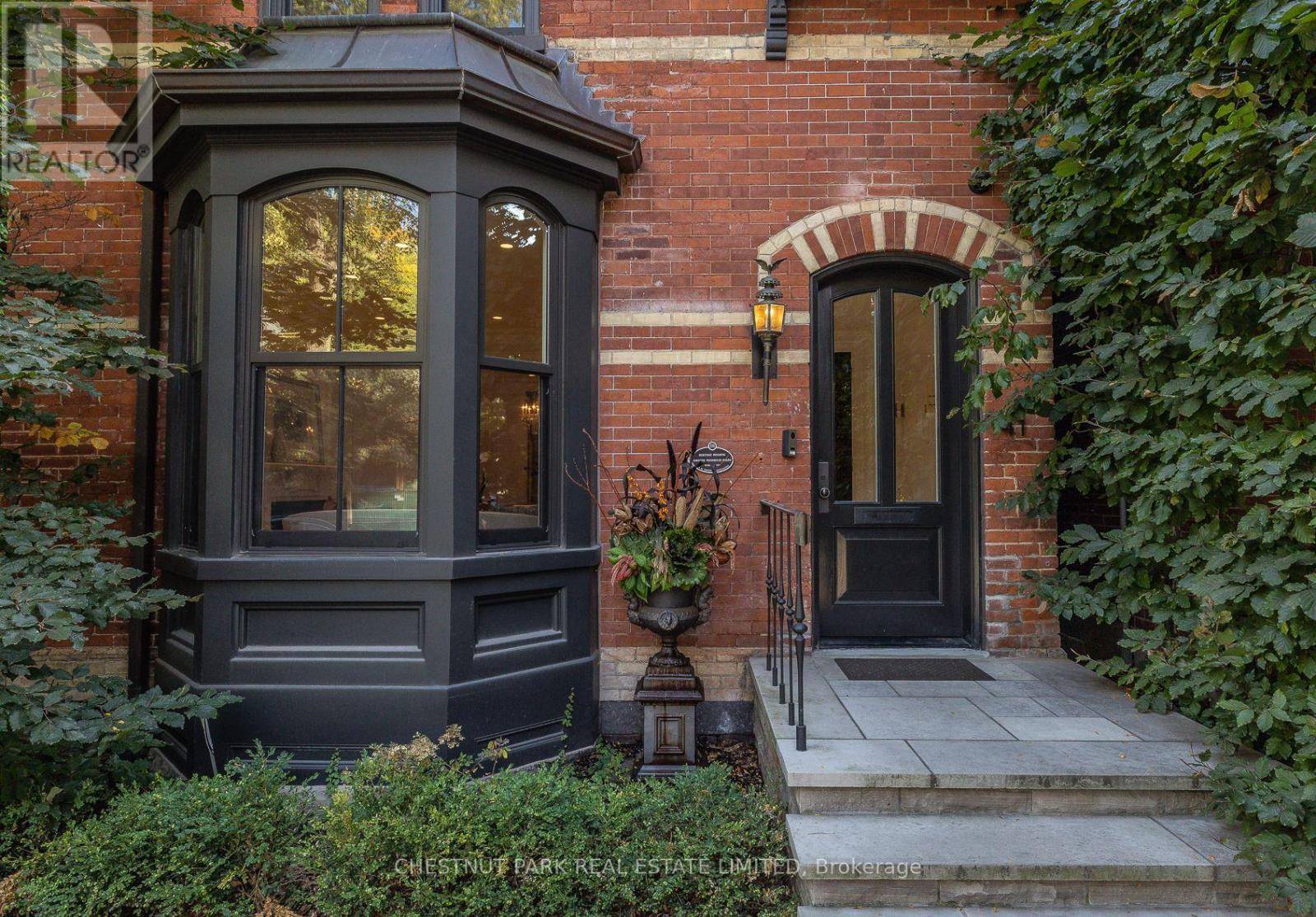 Toronto (annex), ON M5R1M5,41 BOSWELL AVENUE