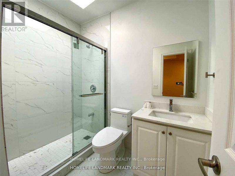 Toronto (lawrence Park North), ON M4N2L4,3238 YONGE STREET