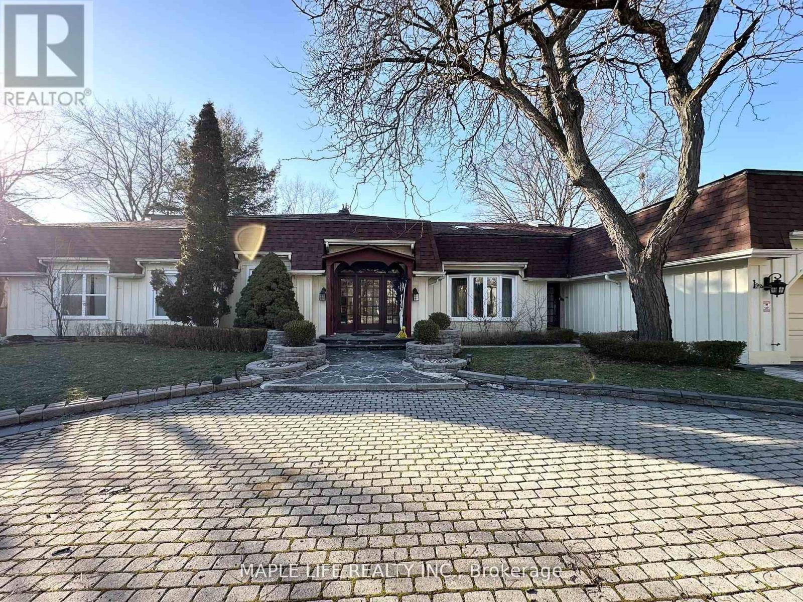 Toronto (banbury-don Mills), ON M3B2G2,16 BRIAN CLIFF DRIVE