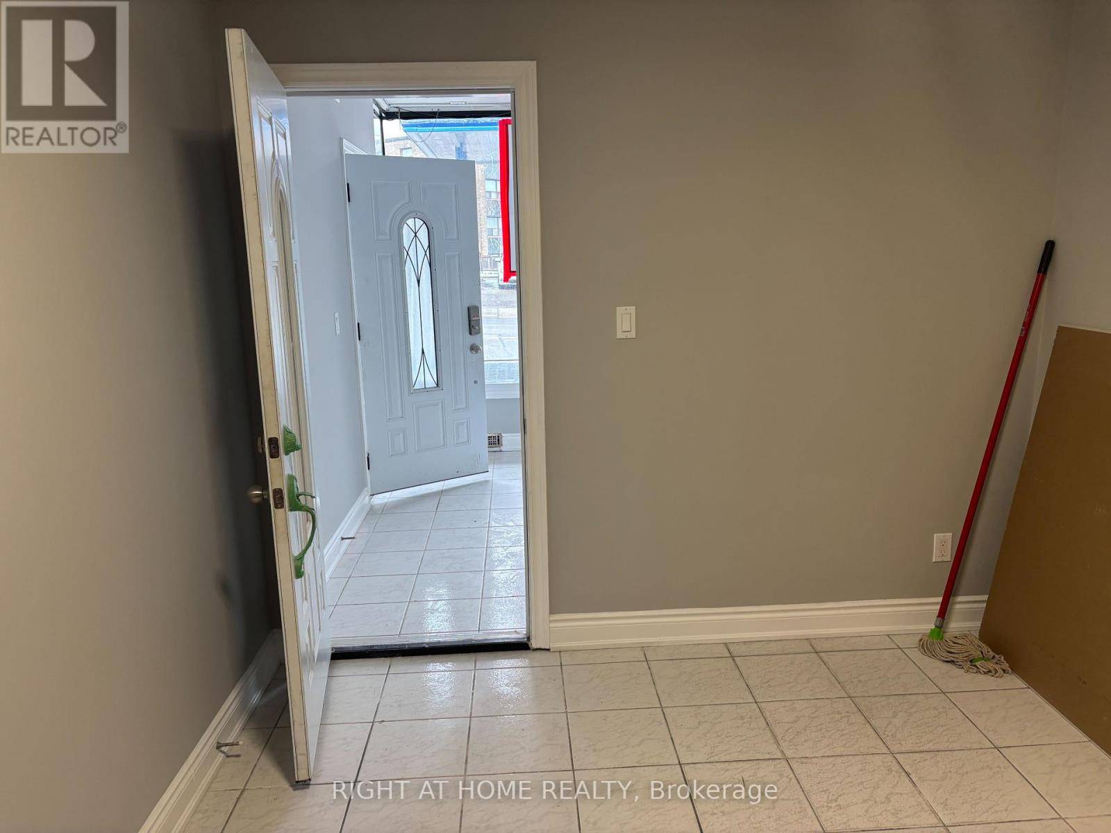 Toronto (oakwood Village), ON M6E2W9,507 OAKWOOD AVENUE