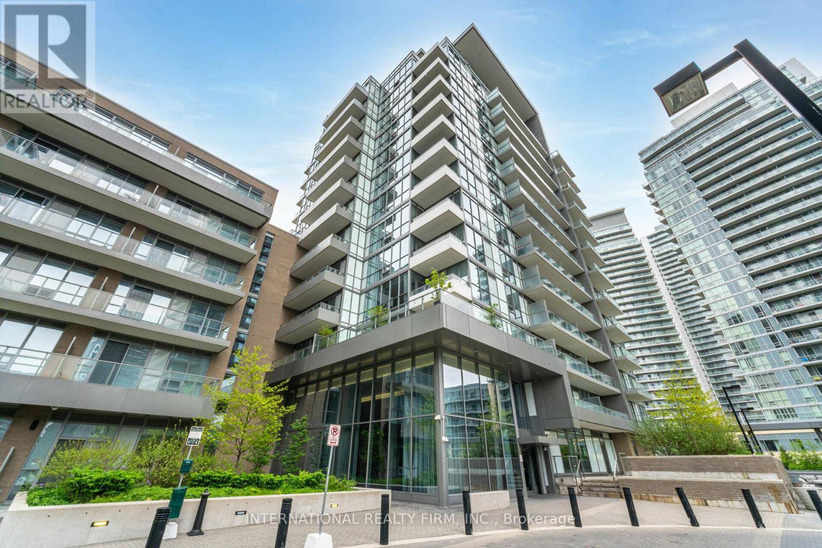 Toronto (henry Farm), ON M2J0E2,52 Forest Manor RD #303
