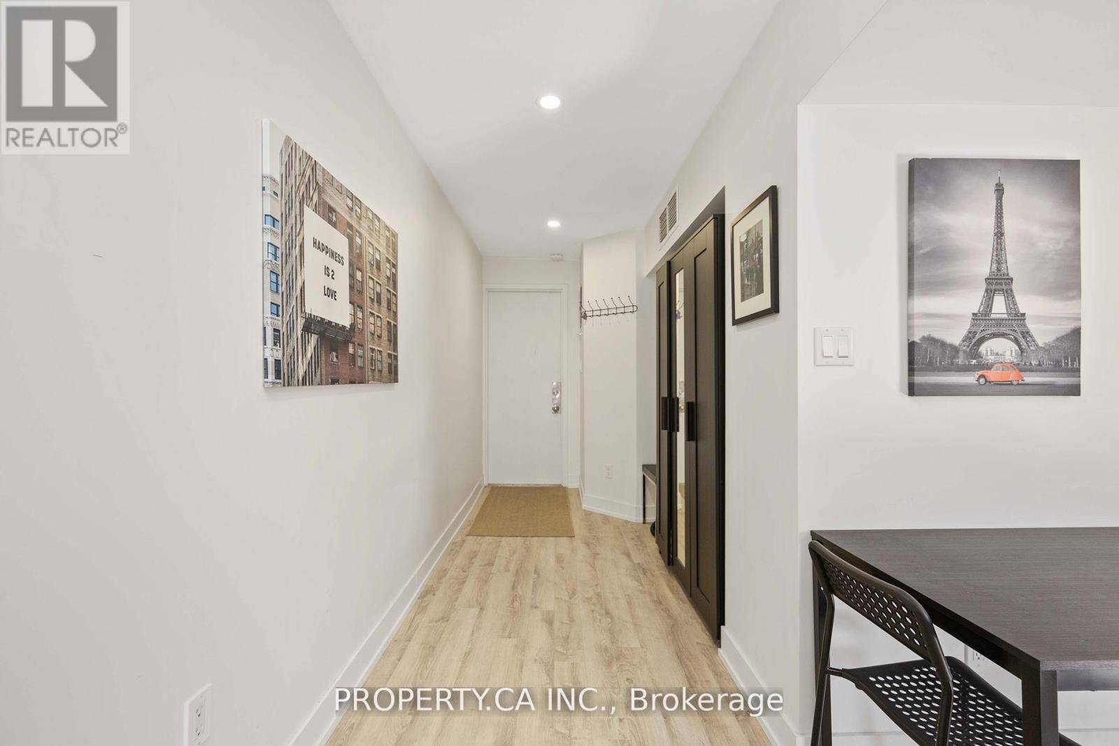 Toronto (mount Pleasant East), ON M4S1W4,252 SOUDAN AVENUE