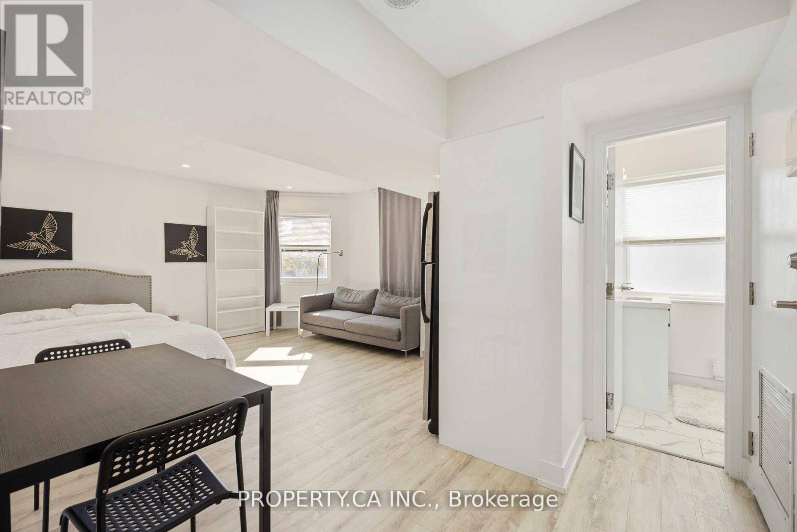 Toronto (mount Pleasant East), ON M4S1W4,252 SOUDAN AVENUE