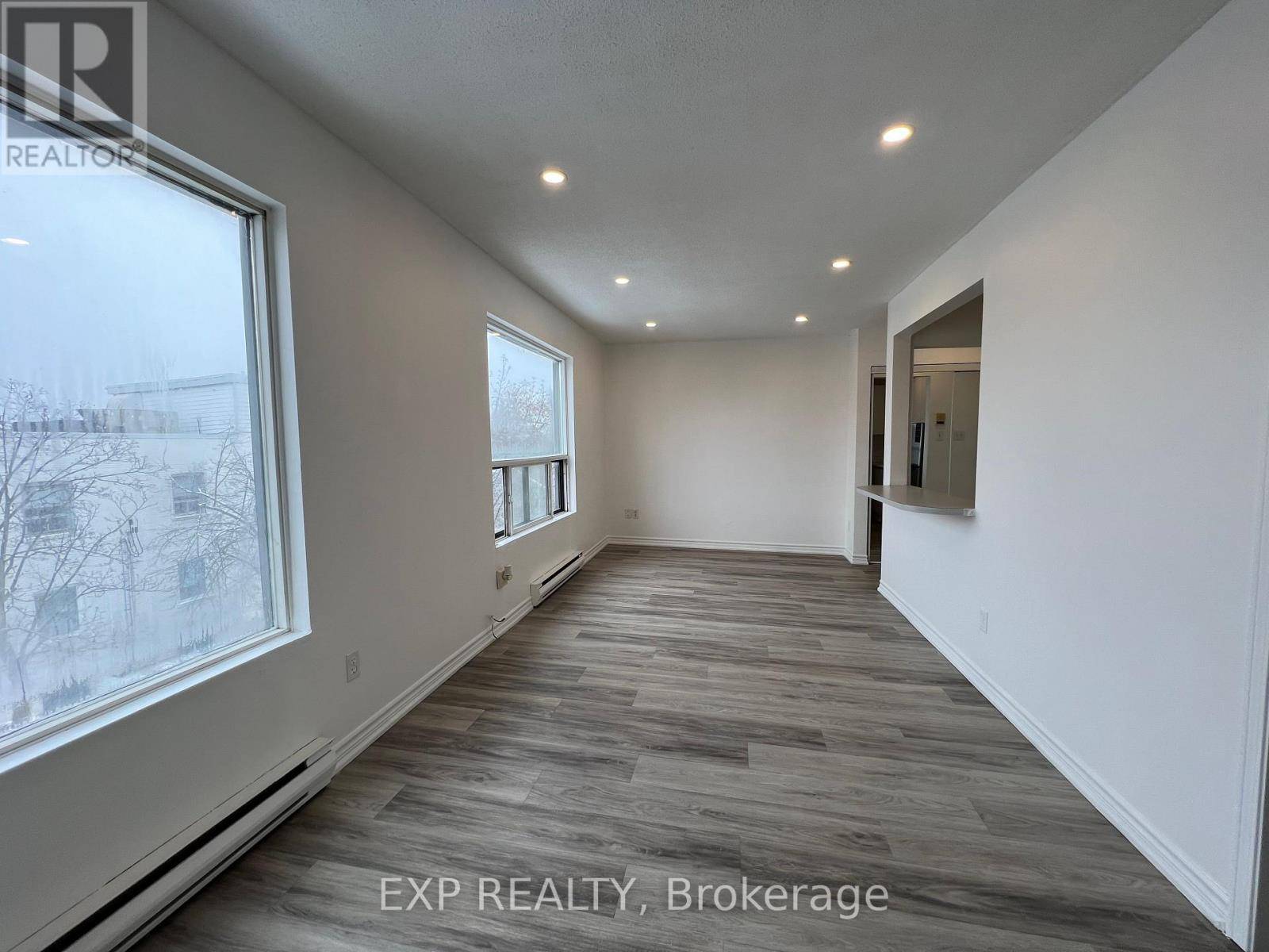 Toronto (wychwood), ON M6C1B9,102 Greensides AVE #17