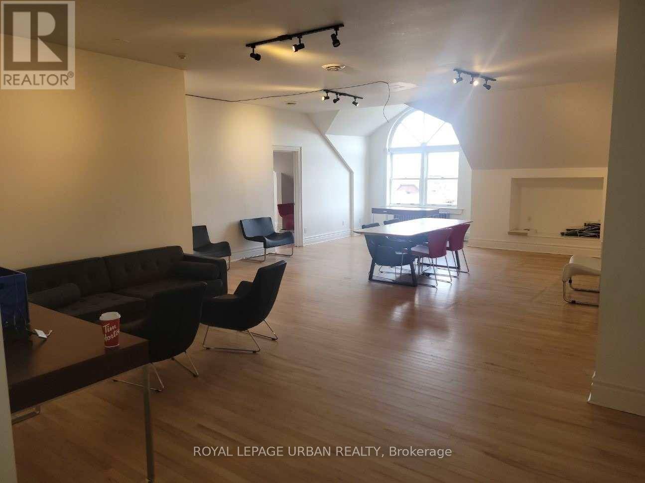 Toronto (trinity-bellwoods), ON M6J1H3,1089 Queen ST West #400