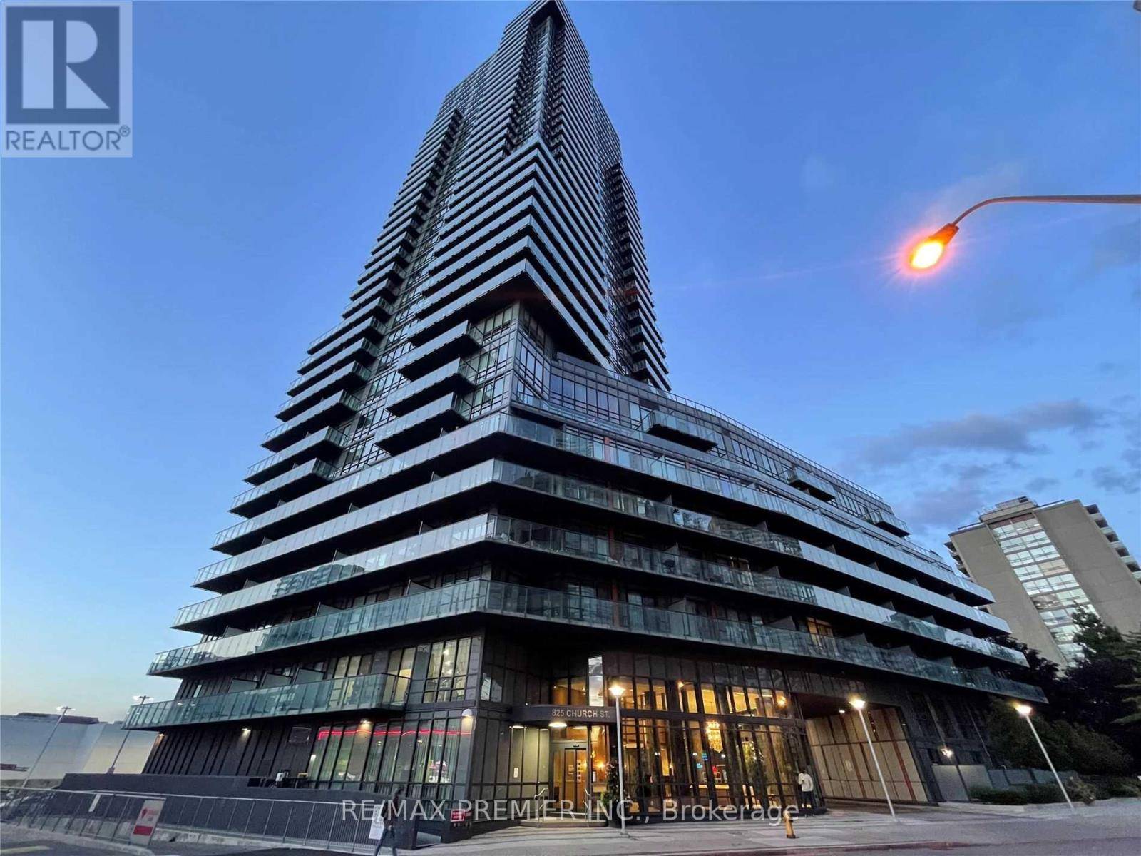 Toronto (rosedale-moore Park), ON M4W3Z4,825 Church ST #2208