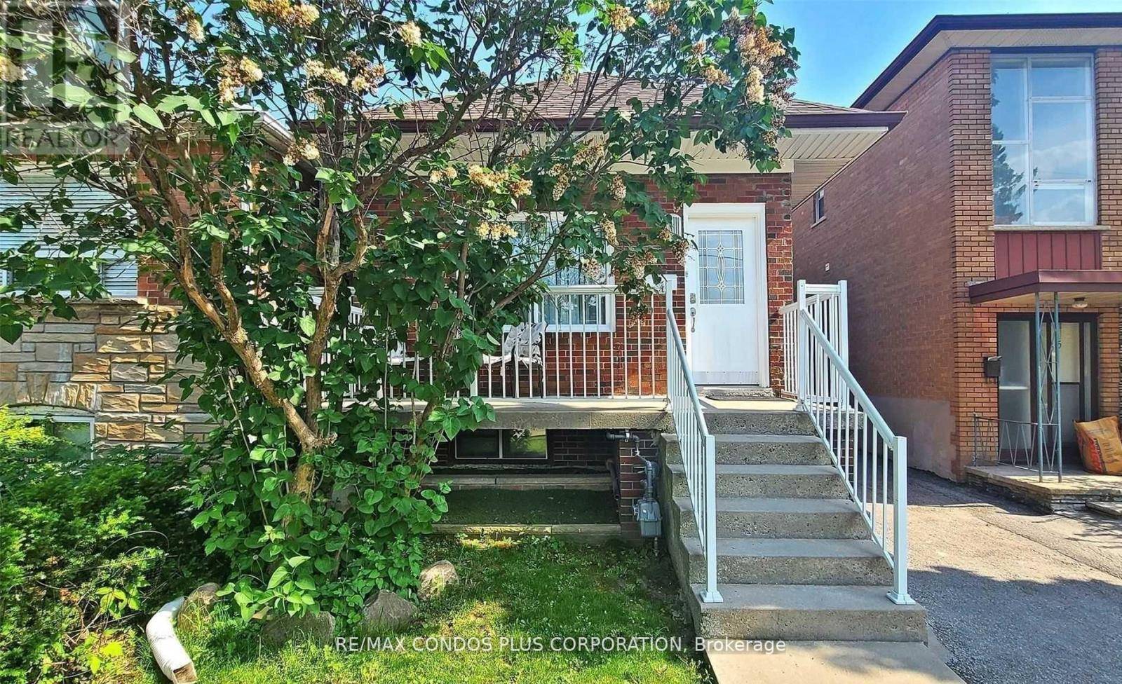 Toronto (oakwood Village), ON M6C2B5,53 Lanark AVE #Lower