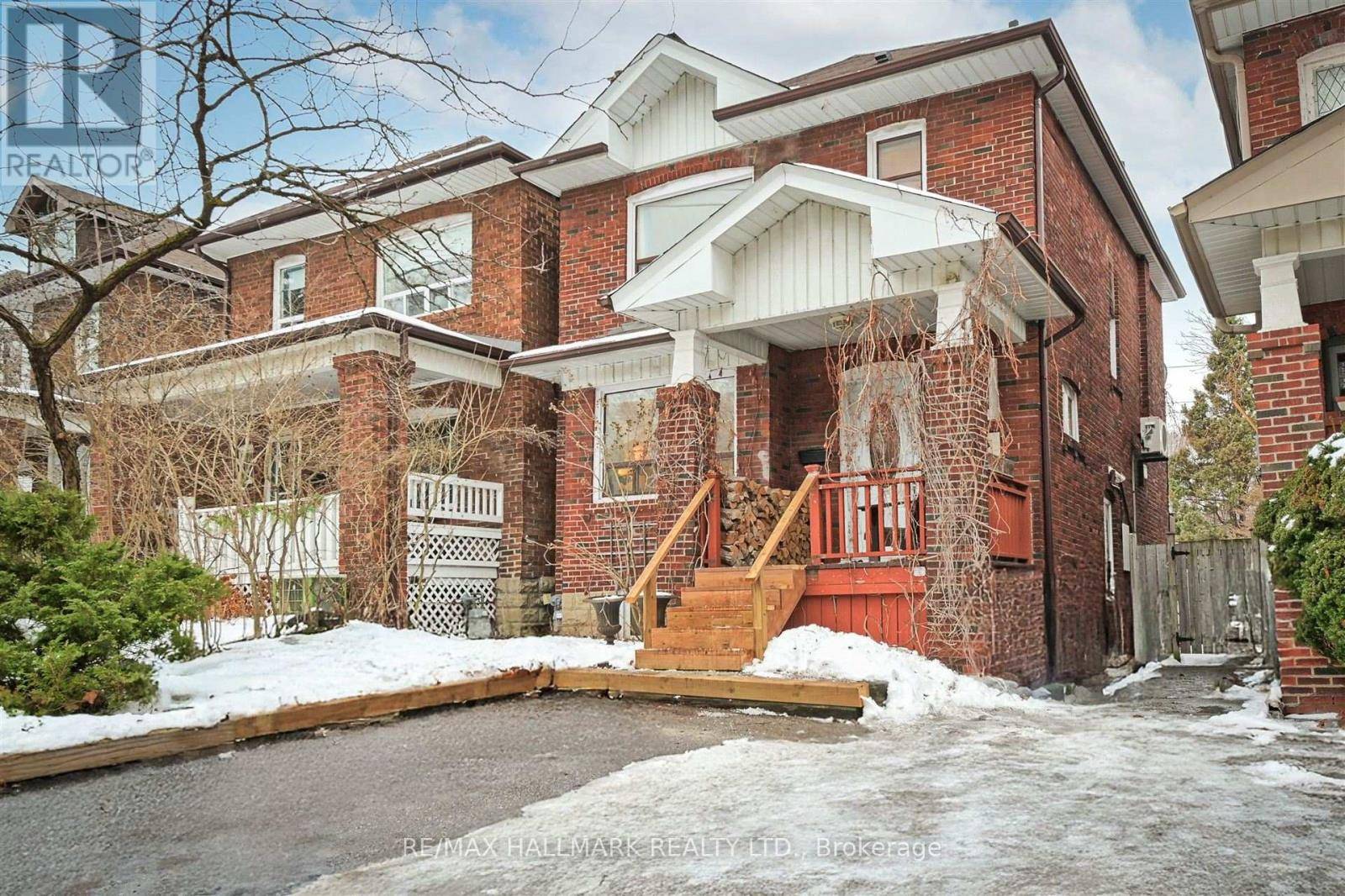 Toronto (oakwood Village), ON M6C3S2,252 WINONA DRIVE