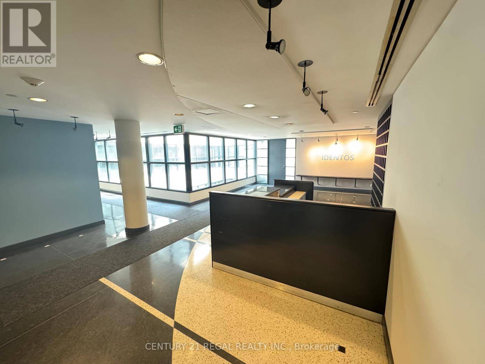 Toronto (palmerston-little Italy), ON M6G1B4,622 College ST #400
