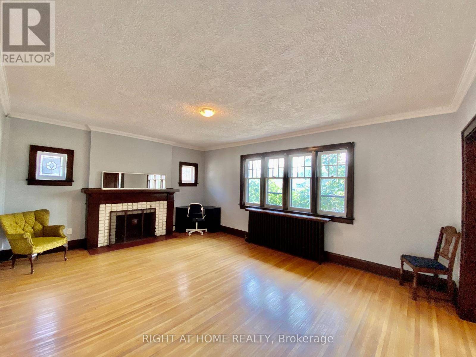 Toronto (lawrence Park South), ON M5N2G1,1196 AVENUE ROAD