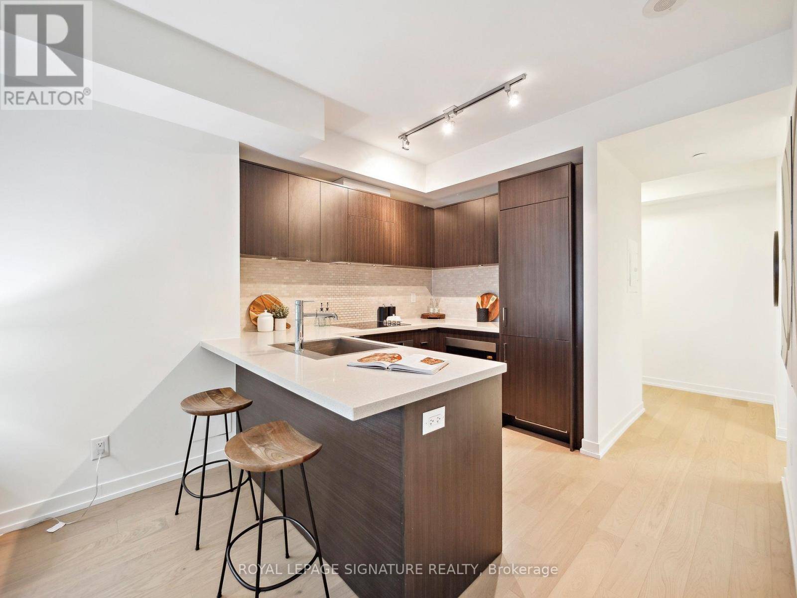 Toronto (waterfront Communities), ON M5V0B8,21 Widmer ST #1201