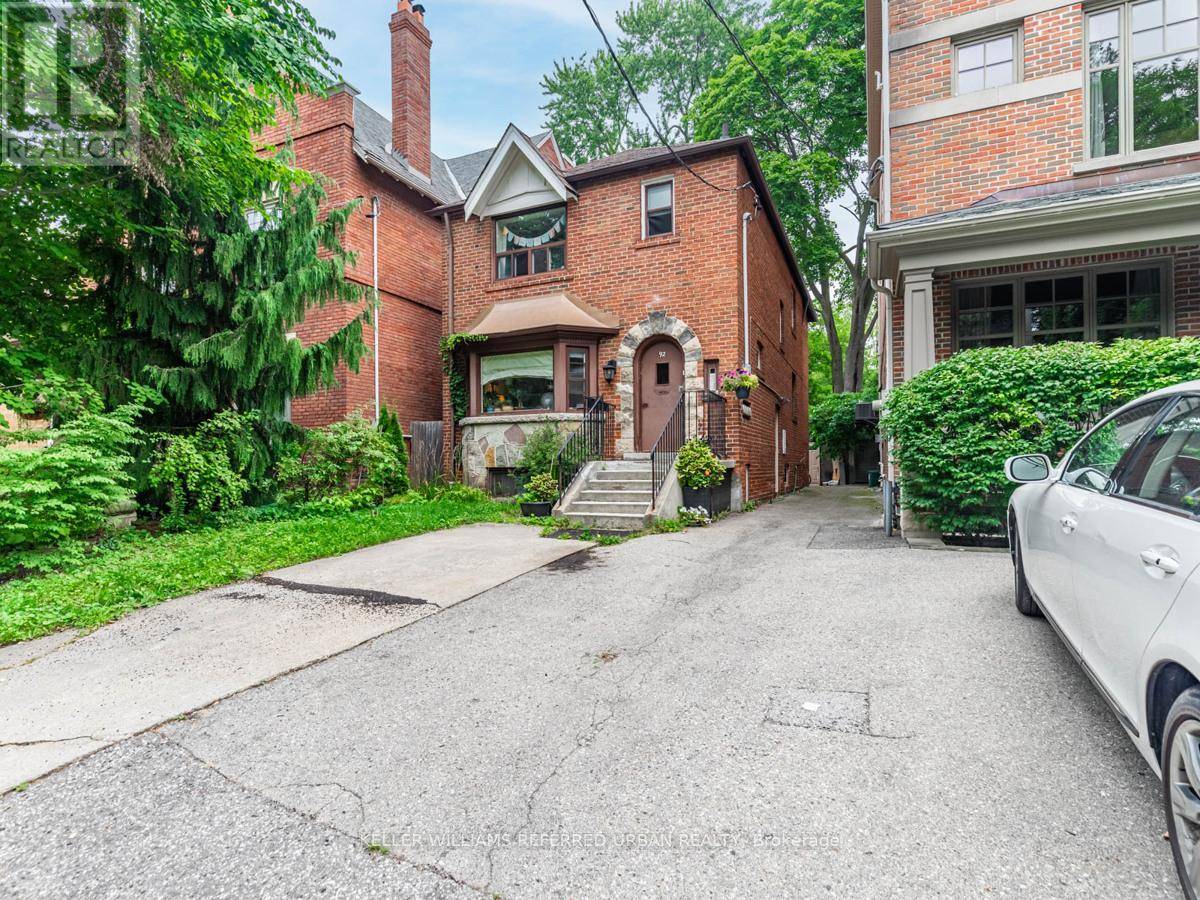 Toronto (annex), ON M5R1E2,92 LOWTHER AVENUE