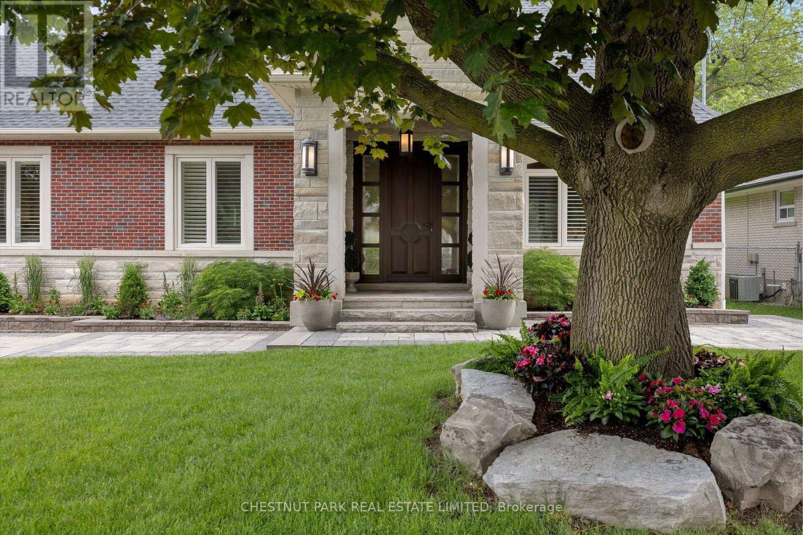Toronto (newtonbrook West), ON M2M1C7,56 TEFLEY ROAD