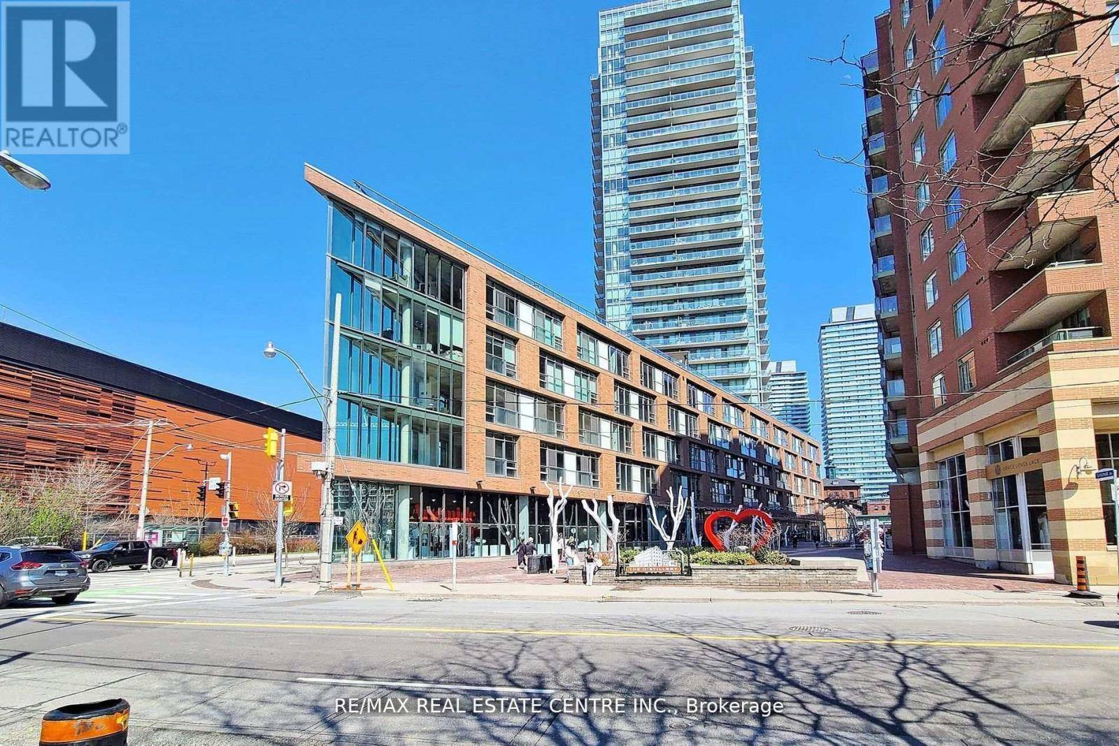 Toronto (waterfront Communities), ON M5A3N3,33 Mill ST #312