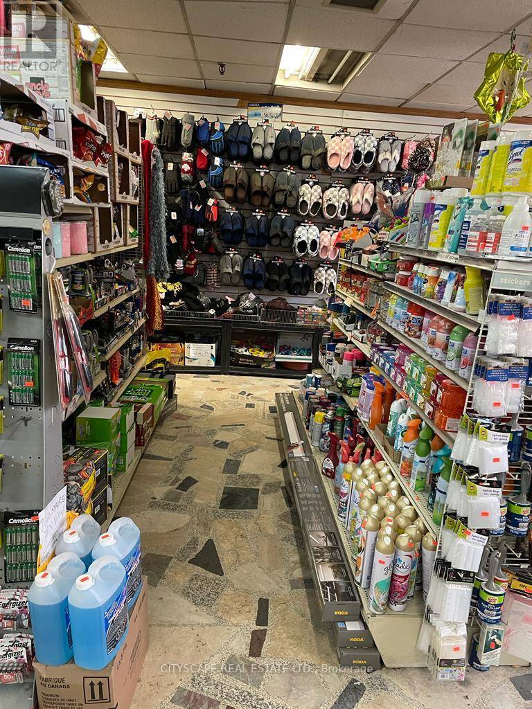 Toronto (wychwood), ON M6C1C4,875 ST. CLAIR AVENUE W