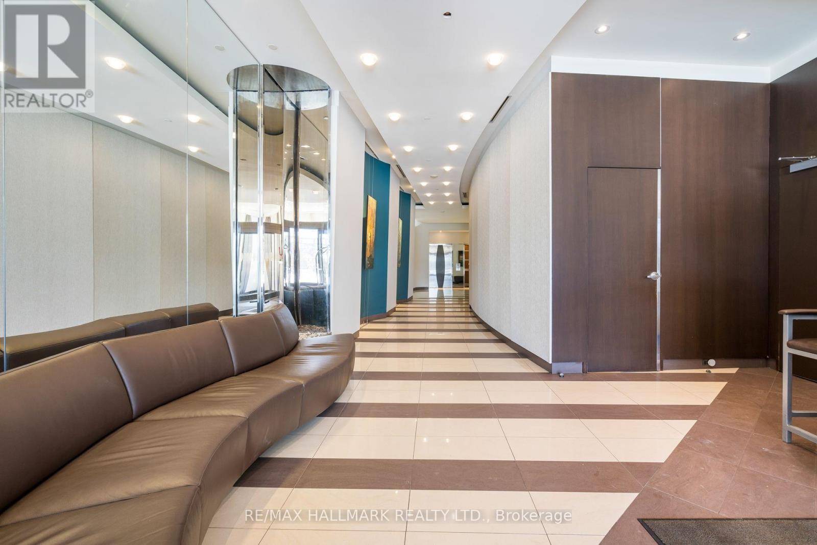Toronto (waterfront Communities), ON M5J2Y7,211 West Queens Quay West #1108