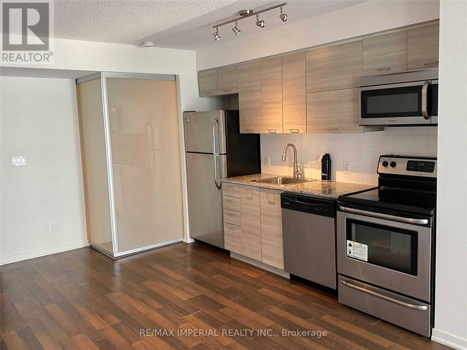 Toronto (niagara), ON M6K0A3,20 Joe Shuster WAY #1204