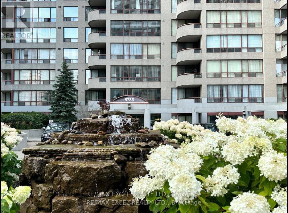 Toronto (newtonbrook East), ON M2M4J2,5785 Yonge ST #104