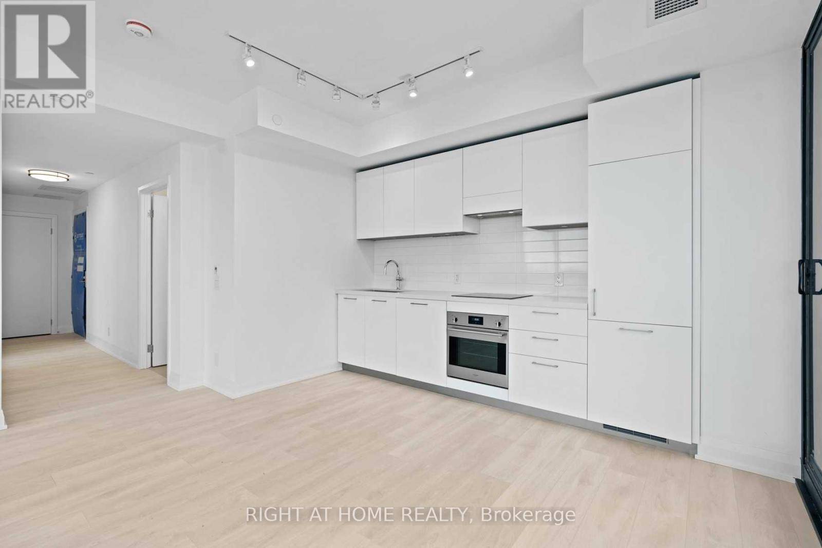 Toronto (thorncliffe Park), ON M4G0C9,33 Frederick Todd WAY #913