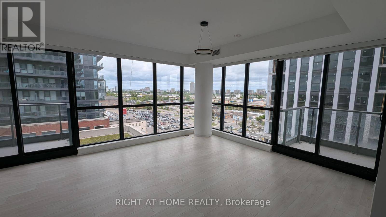 Toronto (thorncliffe Park), ON M4G0C9,33 Frederick Todd WAY #913