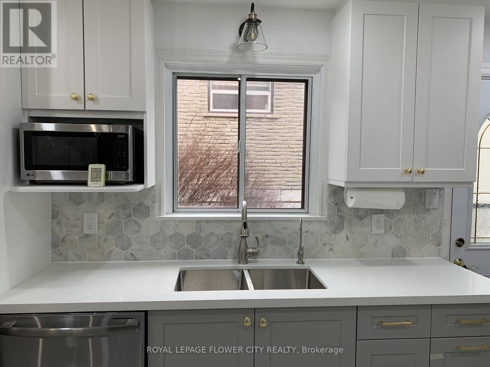 Toronto (hillcrest Village), ON M2H2L6,118 SEXTON CRESCENT