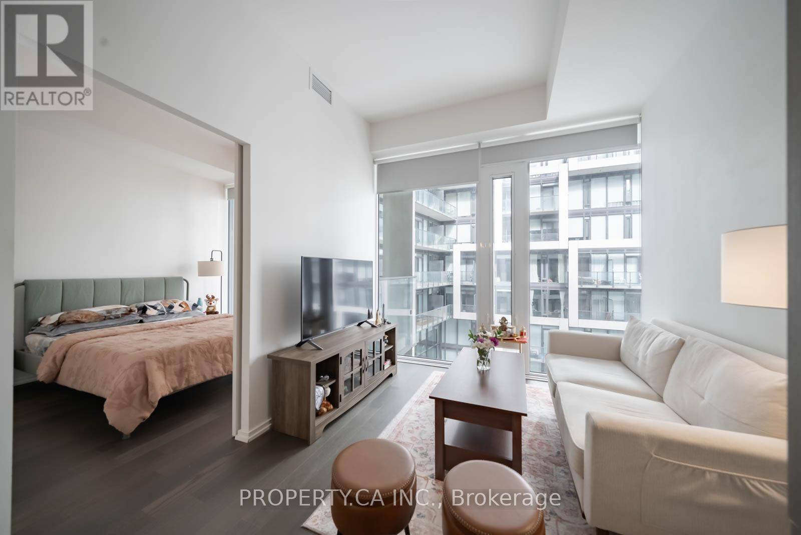 Toronto (mount Pleasant West), ON M4S1T5,8 Hillsdale AVE East #1136